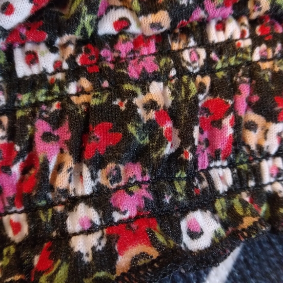 Weavers - Floral Print Ruffled Blouse - Picture 5 of 11